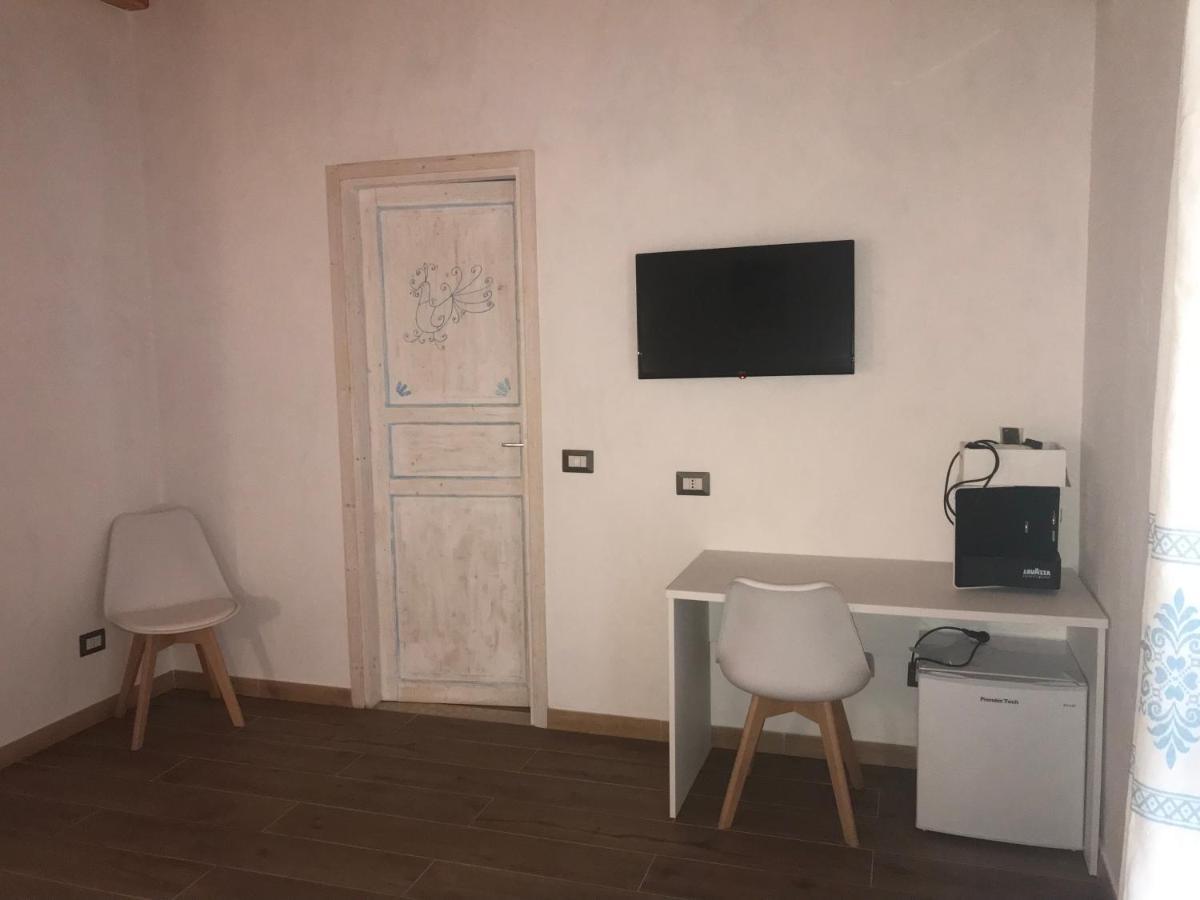 La Fragola In Campagna 6 K M Da San Pantaleo Hotel ภายนอก รูปภาพ