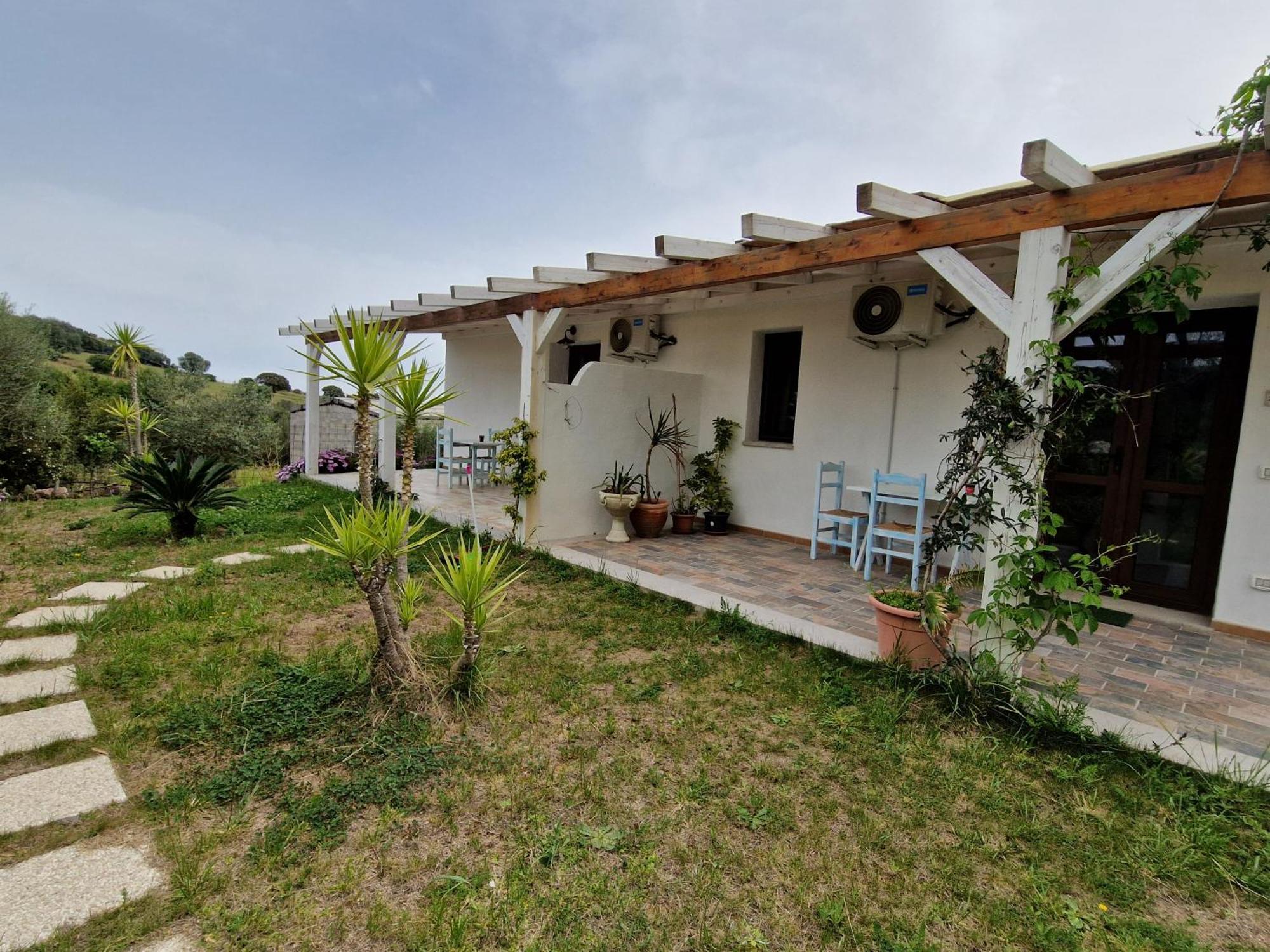 La Fragola In Campagna 6 K M Da San Pantaleo Hotel ภายนอก รูปภาพ