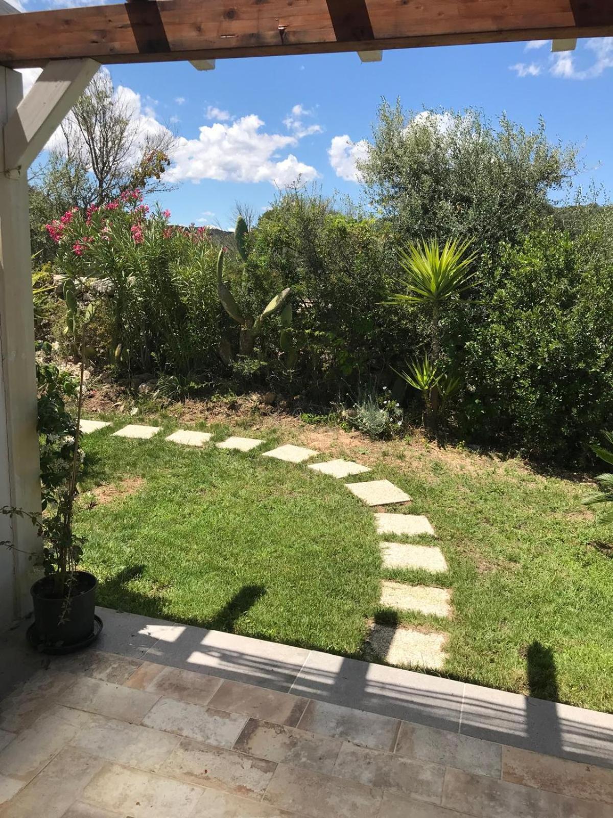 La Fragola In Campagna 6 K M Da San Pantaleo Hotel ภายนอก รูปภาพ